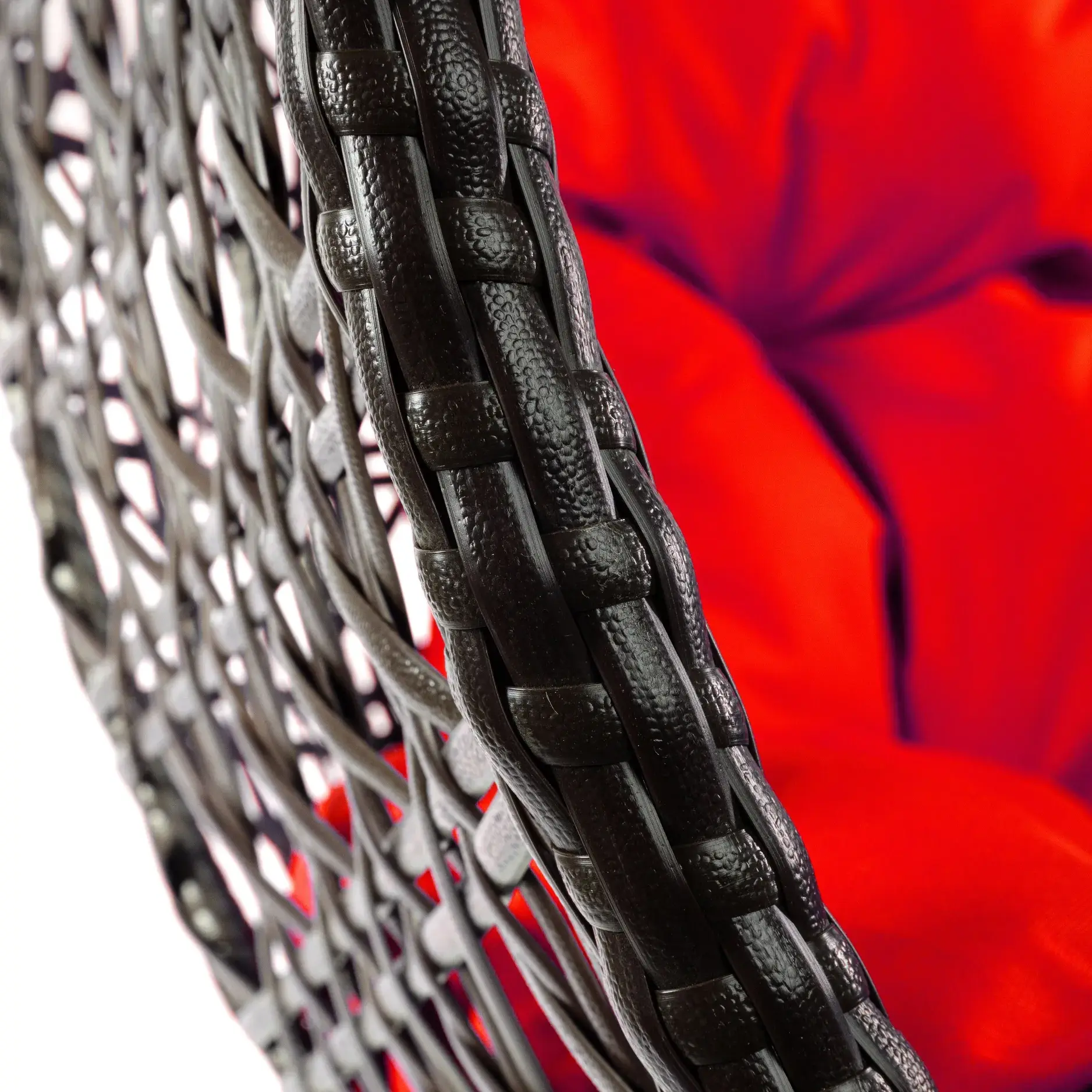 Подвесное кресло КАПЛЯ с ротангом коричневое, красная подушка